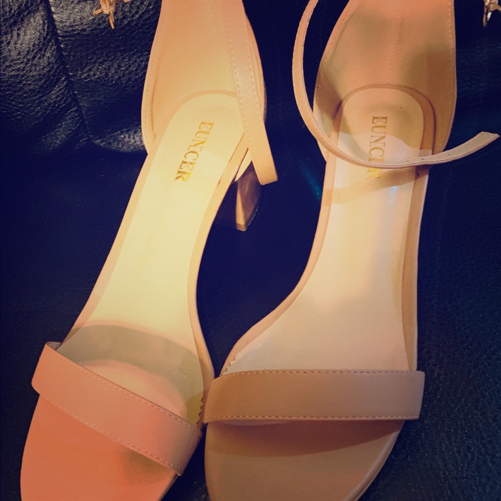 Eunicer shoes size 9.5. CUTE & COMFY!!!